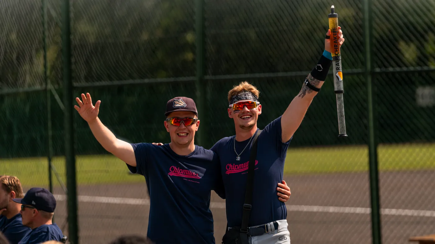 Grizzlies Zoetermeer players celebrating on field — event videography by 7EMPLE