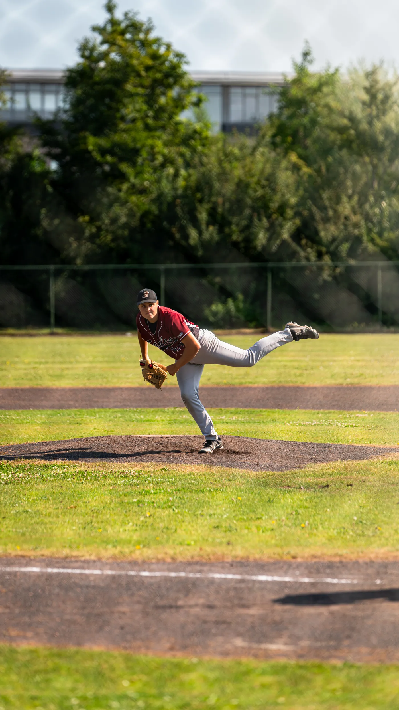 Grizzlies Zoetermeer pitcher winding up on the mound — event photography by 7EMPLE