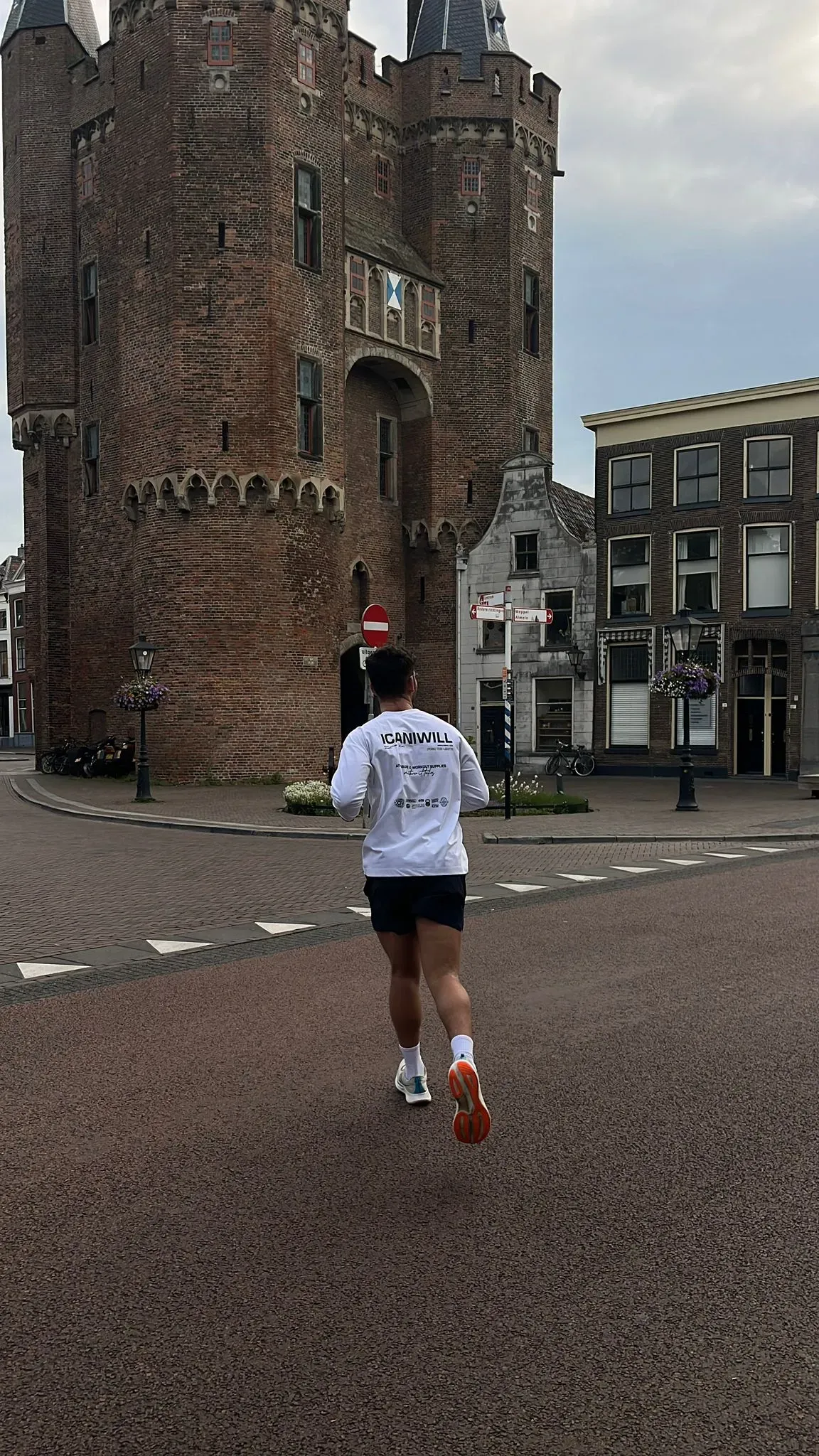 Sem Koopman running past Dutch city gate — documentary by 7EMPLE