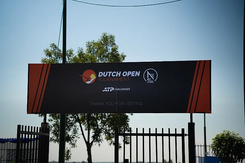 Toernooibord van het Dutch Open bij de ingang van het park
