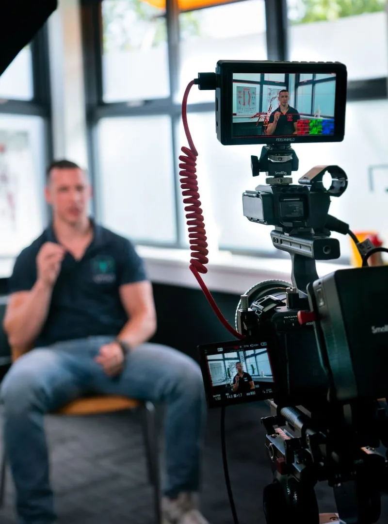 Camera en monitor tijdens de opname bij VitaQ